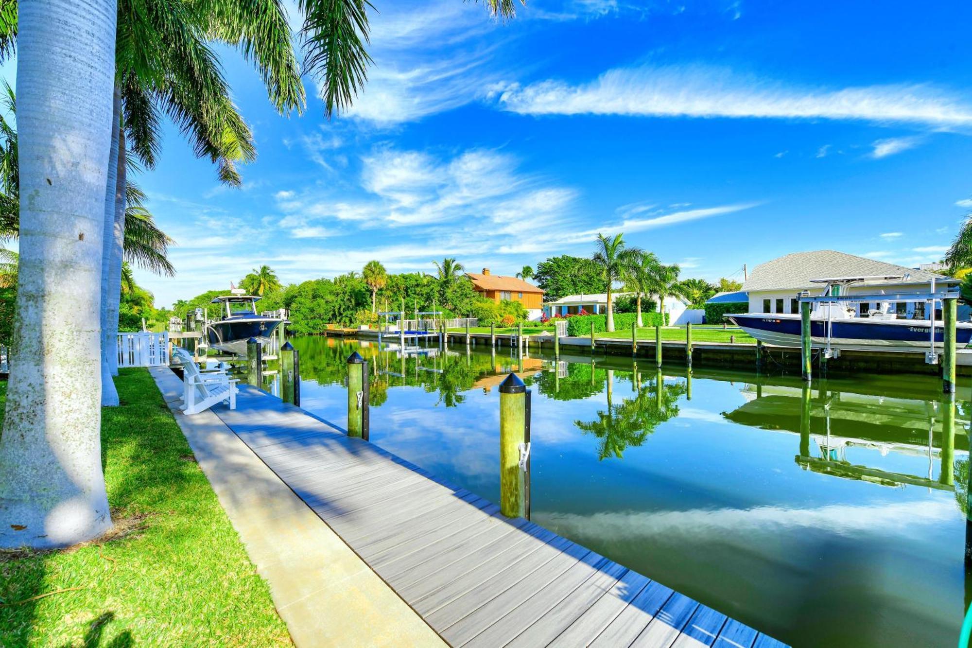 Bikinis And Martinis Waterfront Canal Villa Anna Maria Eksteriør billede
